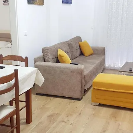 Apartment Matia Sarandë